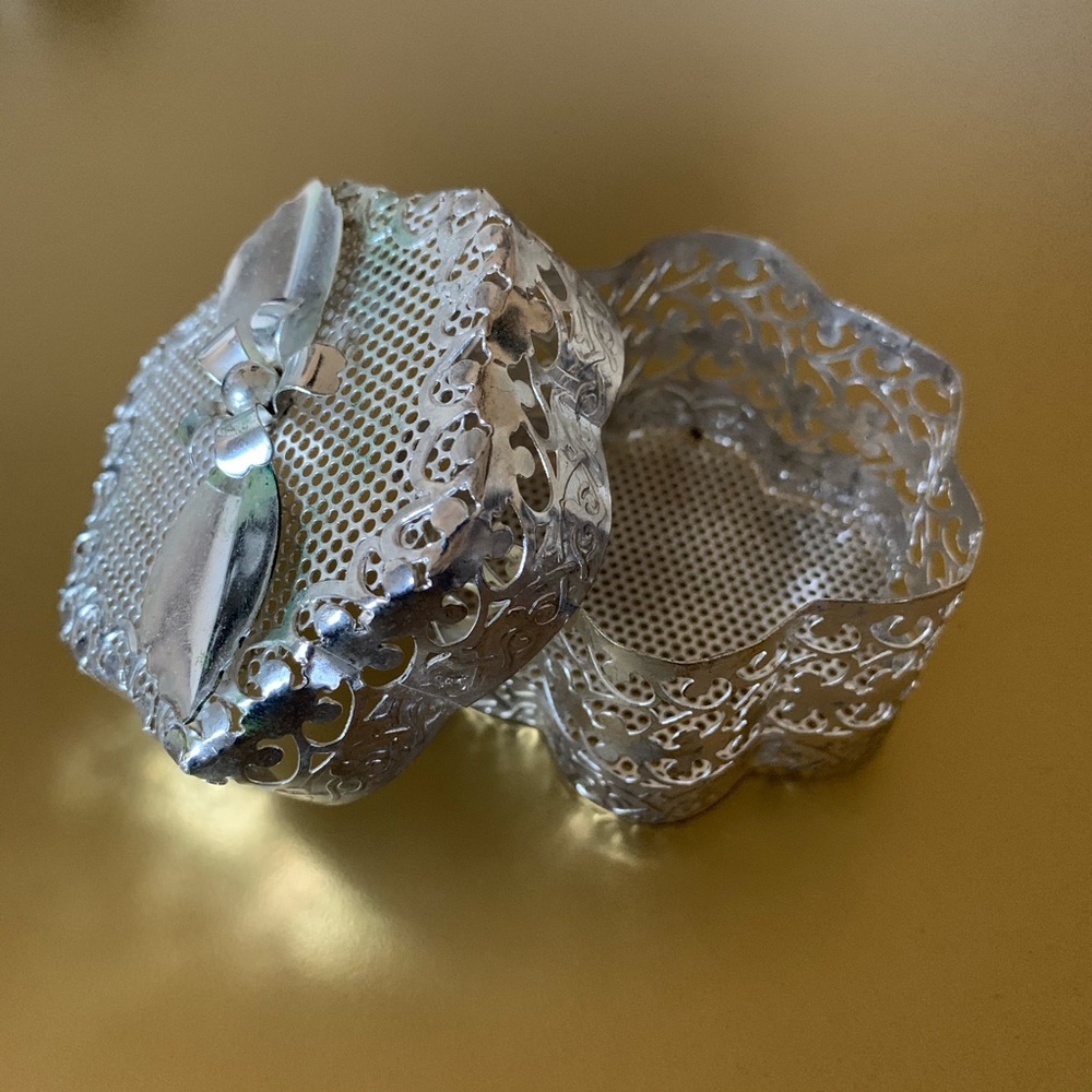 Jewelry tin